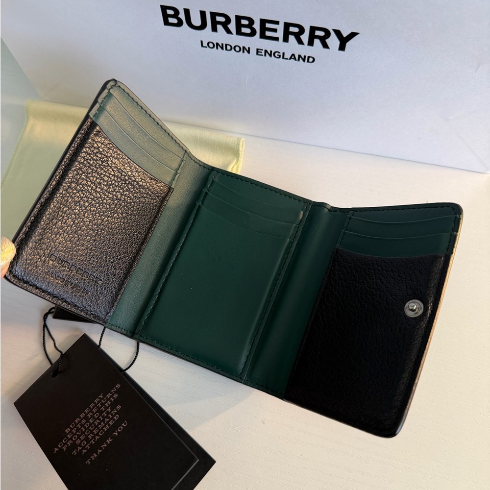 Burberry Trifold Leather D-Ring Wallet Black - Picture 4 of 6